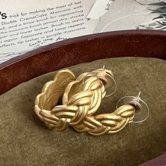 Vintage 80s TRIFARI Gold Braided Hoop Earrings Signed Push Back - Picture 2 of 7